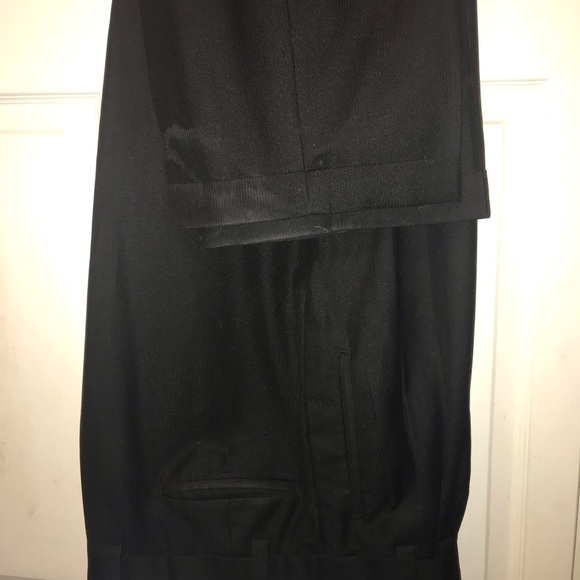 🔥 Bundle of 4 men’s pants 💥pre loved - Picture 7 of 8